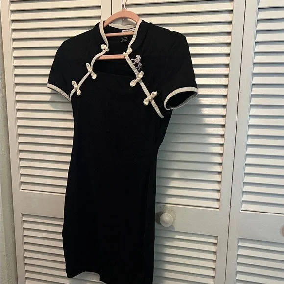 # 0692+ SHEIN Black Mini Dress with White Trim & WHT logo - Picture 1 of 5